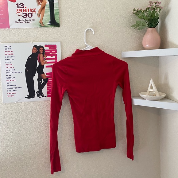 Red Hollister ribbed turtleneck - Picture 4 of 4